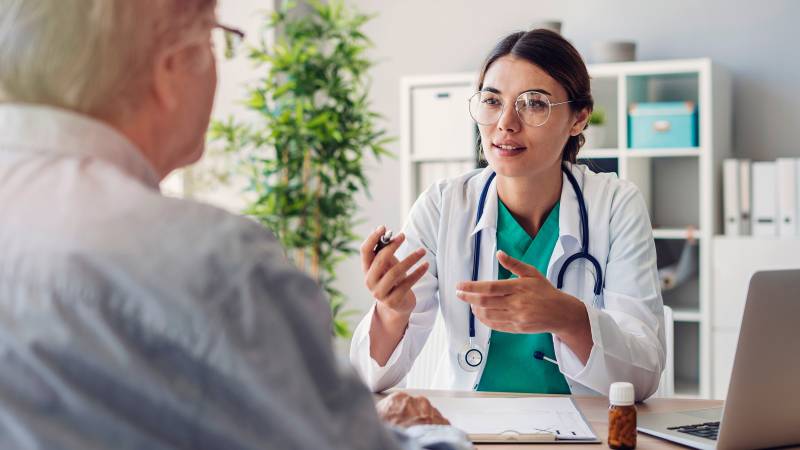 Pourquoi solliciter un devis gratuit mutuelle santé senior permet-il d'ajuster ses garanties optiques et auditives pour les retraités de Rogerville ?